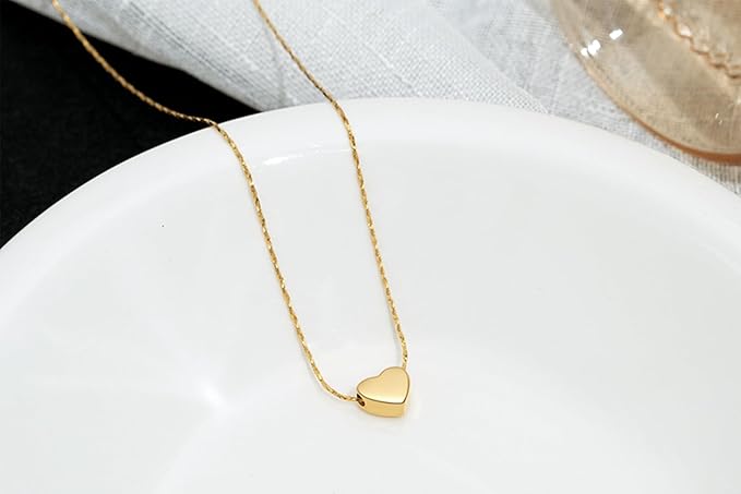 Lumora Dainty Heart Necklace – Minimal Elegance in Gold