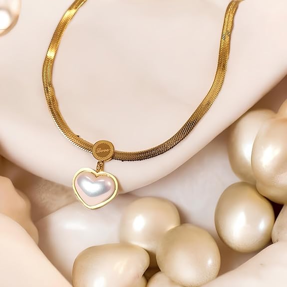 Lumora Pearl Heart Necklace – Timeless Elegance in Gold