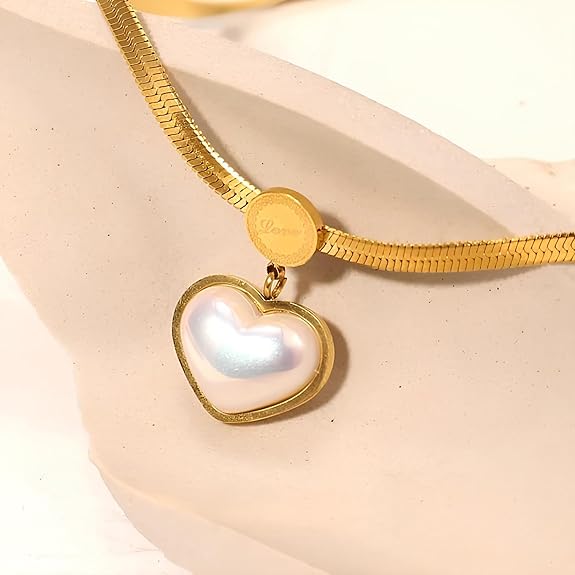 Lumora Pearl Heart Necklace – Timeless Elegance in Gold