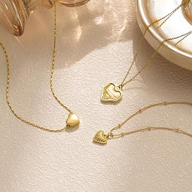 Lumora Dainty Heart Necklace – Minimal Elegance in Gold