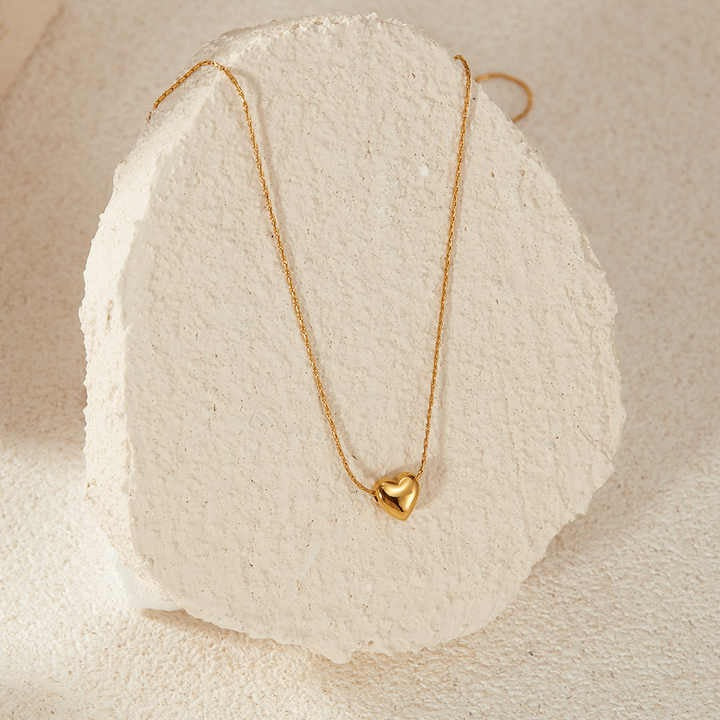 Lumora Dainty Heart Necklace – Minimal Elegance in Gold
