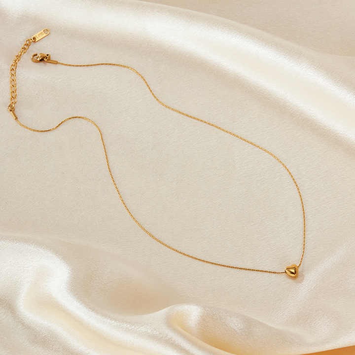 Lumora Dainty Heart Necklace – Minimal Elegance in Gold