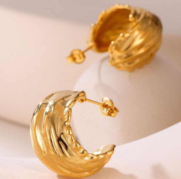 Lumora Golden Wave Textured Hoop Earrings