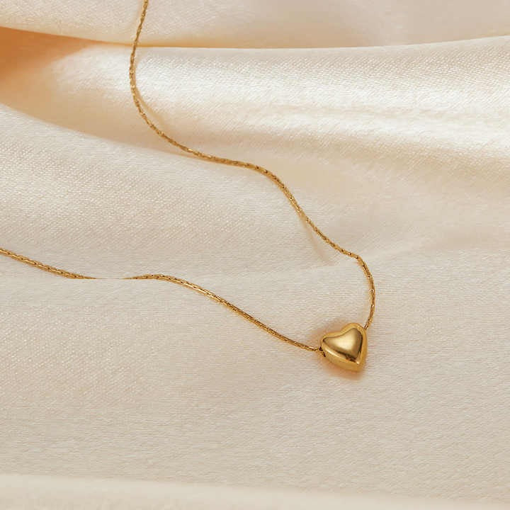 Lumora Dainty Heart Necklace – Minimal Elegance in Gold