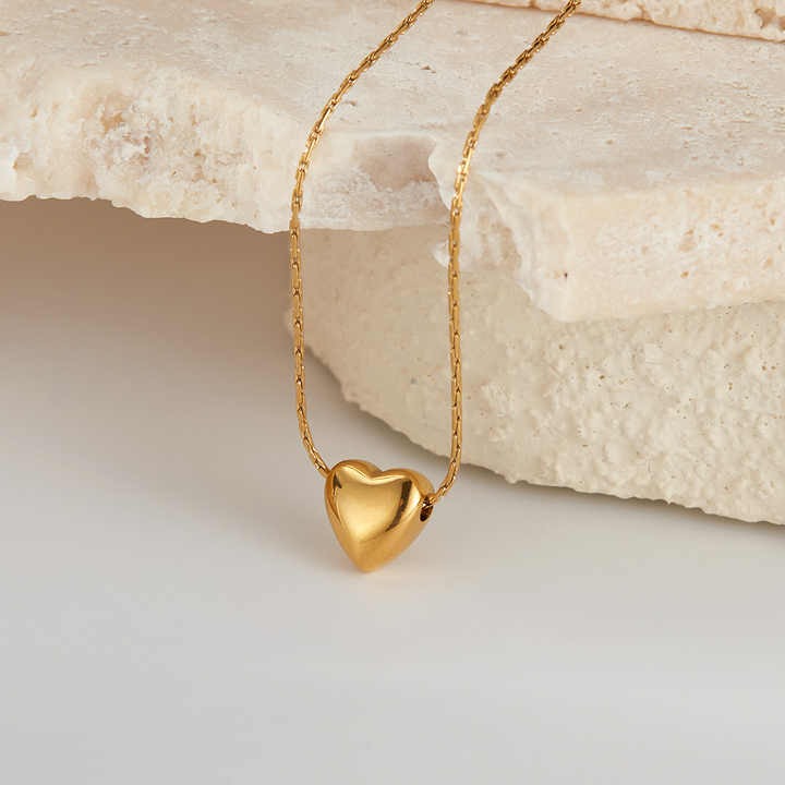 Lumora Dainty Heart Necklace – Minimal Elegance in Gold