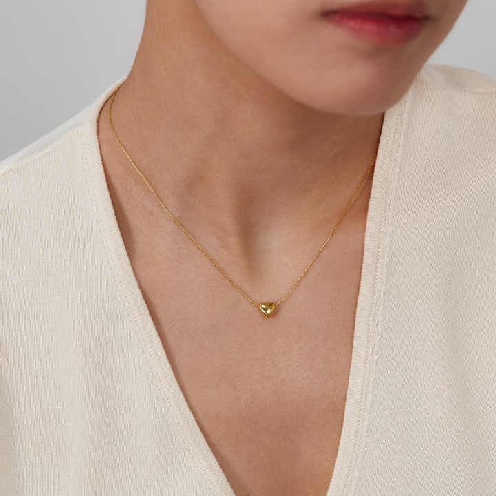 Lumora Dainty Heart Necklace – Minimal Elegance in Gold